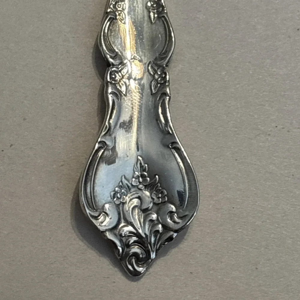 Vintage International Deep Silver Plate‎ Sugar Shell Spoon Orleans Pattern